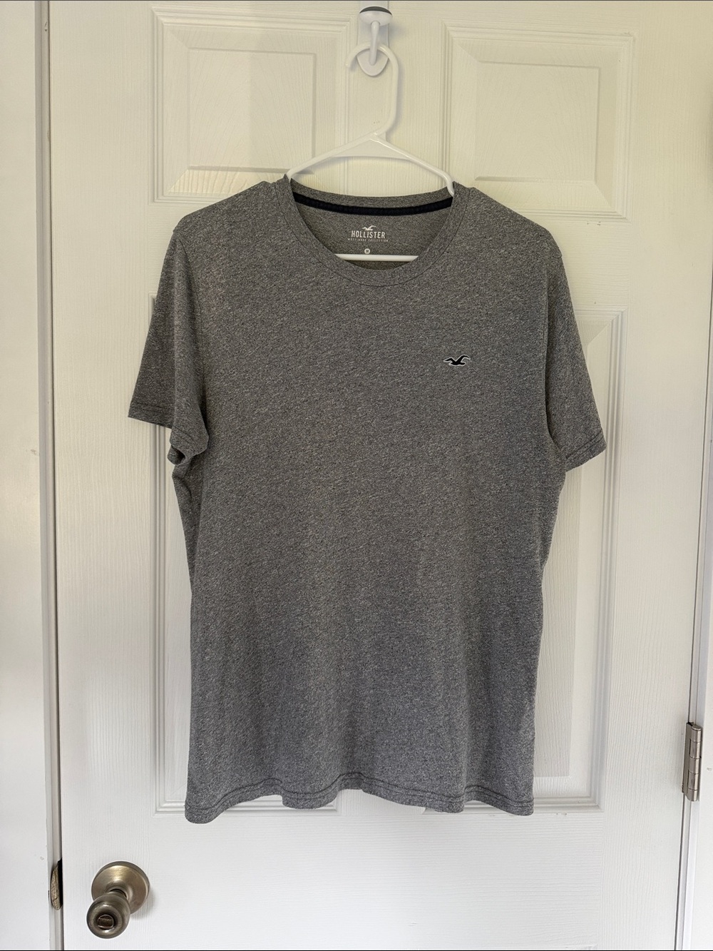 Hollister Must Have Collection Men's Heather Gray Short Sleeve Crewneck Tee
